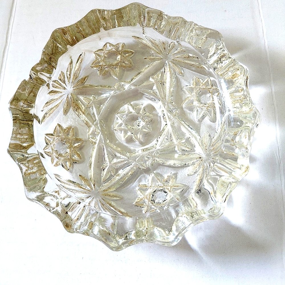 Elegant Clear Glass Vintage Decorative Ashtray
